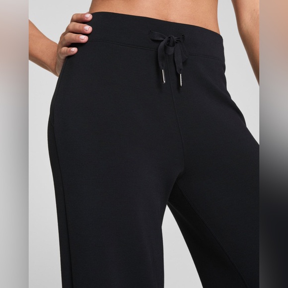 SPANX AirEssentials®
Wide Leg Pant Size Medium - Picture 6 of 7